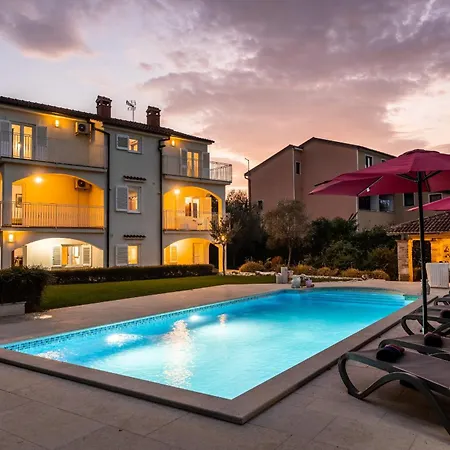 Villa Duga In For 12 People With Sea View & Only 1,2 Km From Porec