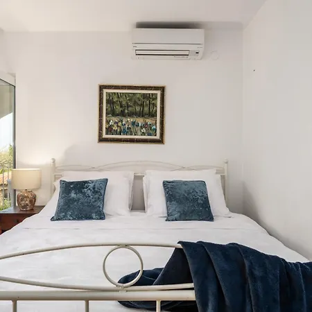 Duga In For 12 People With Sea View & Only 1,2 Km From Porec