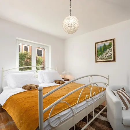 Villa Duga In For 12 People With Sea View & Only 1,2 Km From