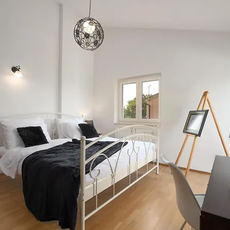 Duga In For 12 People With Sea View & Only 1,2 Km From Villa Porec