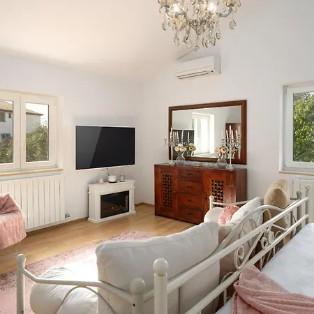 Villa Duga In For 12 People With Sea View & Only 1,2 Km From Porec