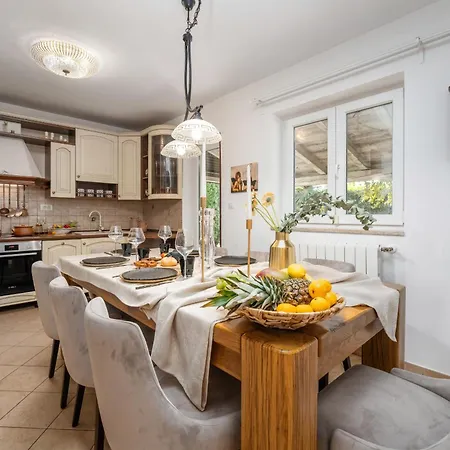 Duga In For 12 People With Sea View & Only 1,2 Km From Villa Porec