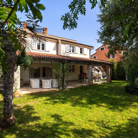 Villa Duga In For 12 People With Sea View & Only 1,2 Km From Porec