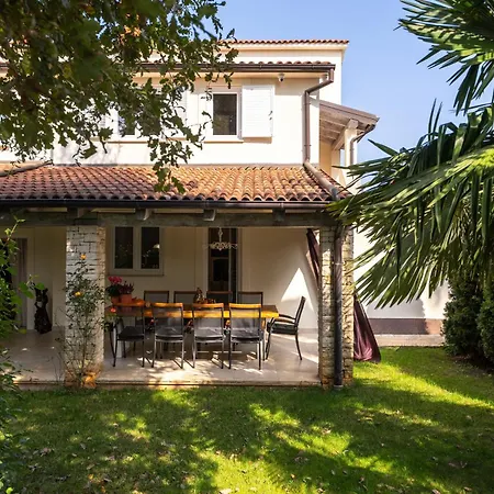 Duga In For 12 People With Sea View & Only 1,2 Km From Porec