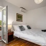 빌라 Duga In For 12 People With Sea View & Only 1,2 Km From 포레치