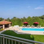 빌라 Duga In For 12 People With Sea View & Only 1,2 Km From 포레치